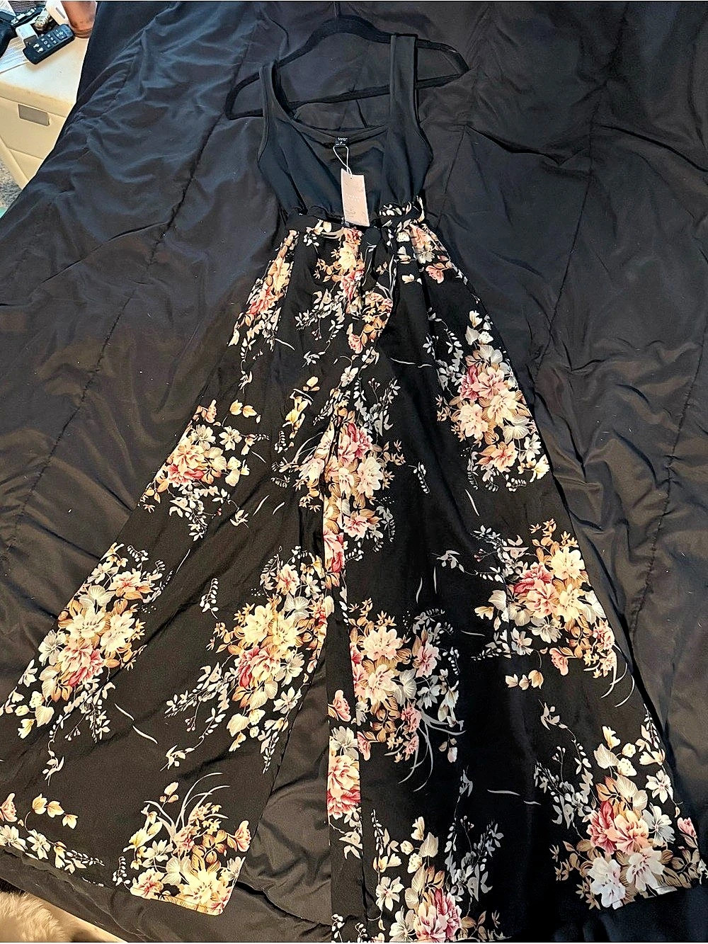Emery Rose Floral jumpsuit in Black & Pink Size Medium NWT
